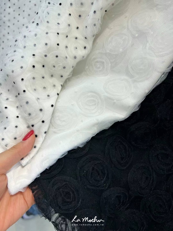 網紗玫瑰花壓紋側拉鍊短褲裙